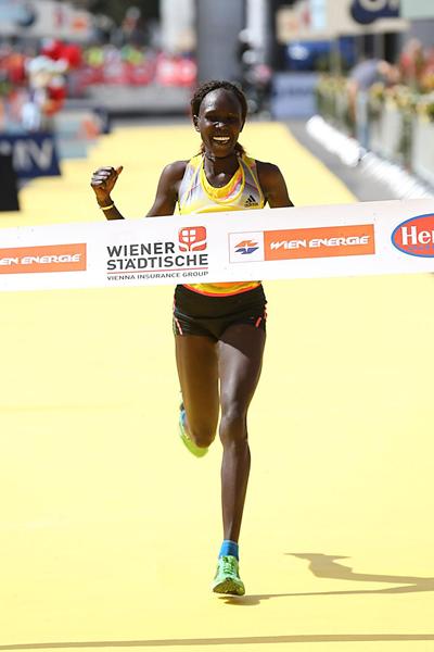 Flomena Cheyech Daniel triumphs at the Vienna City Marathon (Giancarlo Colombo)