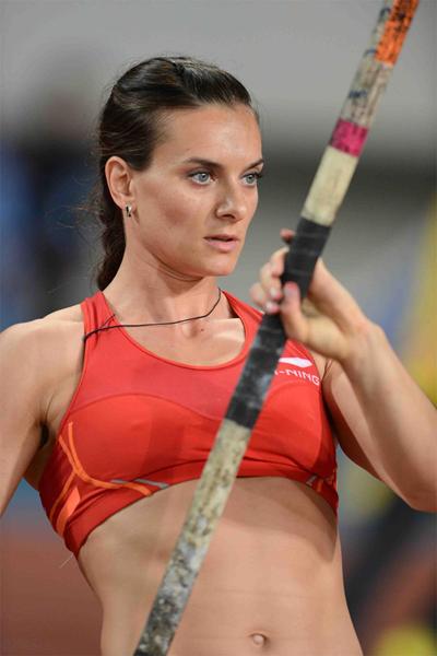 Yelena Isinbayeva in action in the Pole Vault at the Shanghai Diamond League (Jiro Mochizuki)