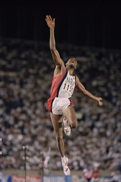 Mike Powell jumps 8.95m to set a World record at the 1991 IAAF World Championships in Tokyo (Getty Images)