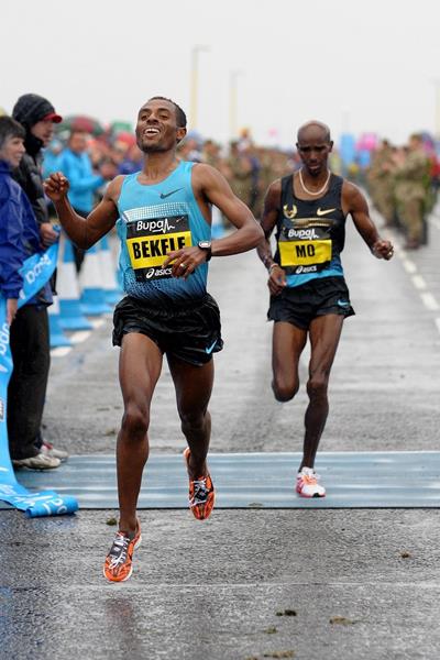 Kenenisa Bekele beats Mo Farah at the 2013 Bupa Great North Run (Mark Shearman)