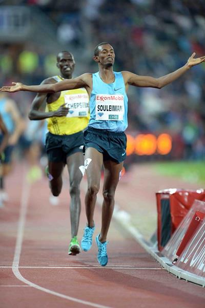 Ayanleh Souleiman winning the Dream Mile at the 2013 IAAF Diamond League meeting in Oslo (Jiro Mochizuki)