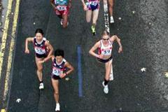 An aerial shot of Radcliffe leading the field (© Allsport)