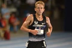 Galen Rupp on his way to winning the 2013 US 10,000m title (Kirby Lee)