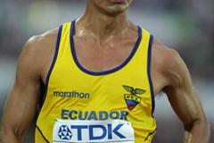 Jefferson Perez of Ecuador wins the 20km race walk gold medal in Helsinki (Getty Images)