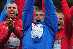 Javelin winner Dmitri Tarabin lifts the trophy for Russia at the 2013 European Team Championships (Getty Images)