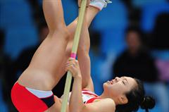 Yeeun CHOI of Korea competes in the Womens Pole Vault qualification - Day two - WYC Lille 2011  (Getty Images)