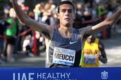 Daniele Meucci wins the 2012 UAE Healthy Kidney 2012 (Victah Sailer)