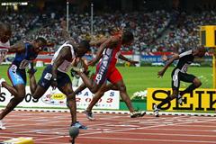 Kim Collins dips to the finish to win the men's 100m final (Getty Images)