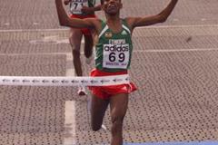 Gebrselassie wins in Bristol (© Allsport)