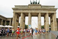 Competitors start the men's 50km Race Walk Final from the Brandenburg Gate in Berlin (Getty Images)