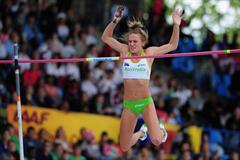 Silver medal winner Liz PARNOV of Australia in action in the Girls Pole Vault final - Day Four - WYC Lille 2011 (Getty Images)