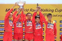 Chinese celebrate winning team gold in the men's 50km race walk in Chihuahua (Getty Images)
