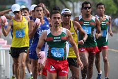 Diego Flores leading in the men's 20km Race Walk at 2013 Pan American Race Walking Cup (Fernando Ruiz)