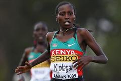 Florence Kiplagat overtakes Linet Masai to lead a Kenyan 1-2 in the senior women's race (Getty Images)