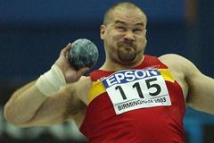 Manuel Martinez (ESP) in action in the men's shot put final (Getty Images)