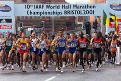 Start of the men's race at the 10th IAAF World Half Marathon Championships in Bristol (© Allsport)
