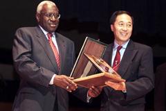 IAAF Vice President Lou Dapeng (© Allsport)