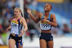Nnenya HAILEY of USA (r) celebrates after winning the Girls 400 metres Hurdles final - Day Four - WYC Lille 2011 (Getty Images)