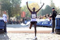 Leonard Komon clocks 27:12 in Berlin (ASICS Grand 10/Jürgen Engler)