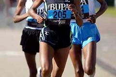 Derartu Tulu leads Kidane (left) and Adere (right) in the 2005 BUPA Great North Run (Mark Shearman)