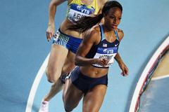Natasha Hastings of the United States (R) and Moa Hjelmer of Sweden compete in the Women's 400 Metres first round during day one - WIC Istanbul (Getty Images)
