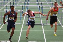 Dale Morgan of USA and Jack Meredith of Great Britain on the finish-line (Getty Images)