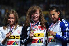 Hammer Throw gold medalist Louisa JAMES (GBR) (c) poses with silver winner Malwina KOPRON (POL) (l) and bronze medalist Roxana PERIE (ROU) (r) - Day Five - WYC Lille 2011 (Getty Images)