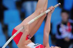 Alysha NEWMAN of Canada clears the bar during the Womens Pole Vault qualification - Day Two - WYC Lille 2011 (Getty Images)