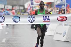 Philemon Limo winning the 2011 Ústí nad Labem Half Marathon (organisers)