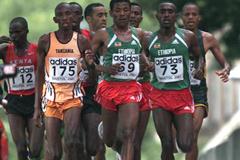 The leading men's pack (© Allsport)