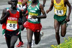 Paul Kirui leads the pack (Prakash Singh (AFP) for the IAAF)