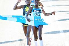 Gete Wami kicks to victory at the Great North Run (Mark Shearman)