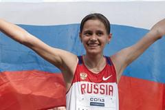 Elena Lashmanova celebrates winning the women's 20km in Saransk (Getty Images)