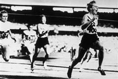 Betty Cuthbert wins the 200m at the Melbourne Olympics in 1956 (Getty images)