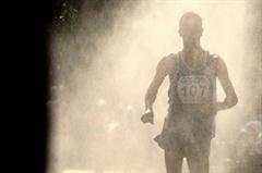 Yohan Diniz cooling off during the 50Km Race Walk (Getty Images)