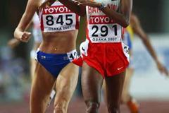 Maryam Yusuf Jamal of  Bahrain and Yelena Soboleva of Russia during the 1500m Final (Getty Images)