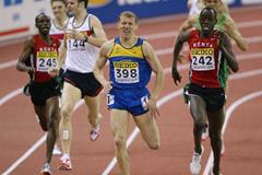 Paul Korir (KEN) sprints to the line to win the 1500m final (Getty Images)