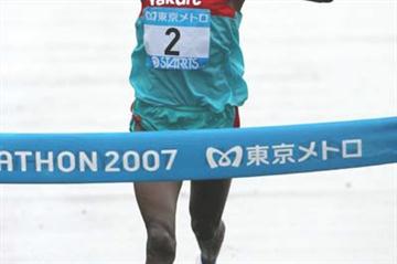 Daniel Njenga, winning the 2007 Tokyo Marathon. He was second at the 2011 and 2010 editions of the Beppu-Oita Mainichi Marathon (Kazutaka Eguchi/Agence SHOT)