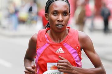 Gladys Cherono on her way to victory (Victah Sailer)