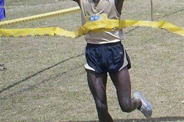 Moses Kipsiro taking the Ugandan Cross Country title (Daniel Senfuma)