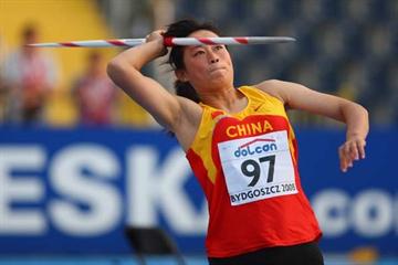 Lingwei Li of China on her way to silver at the 2010 World junior championships (Getty Images)