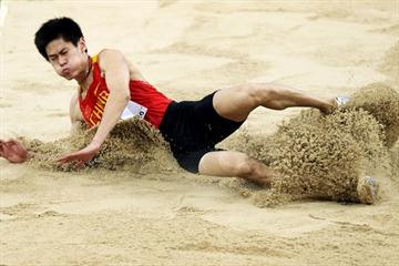 Yu Zhenwei of China at the 2010 World Indoor Championships (Getty Images)