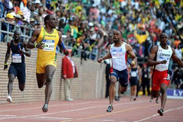 Dwight Thomas (l) anchoring the victorious Jamaican 4x100m Relay at the Penn Relays. U.S. anchor Tyson Gay was fourth. (Kirby Lee)