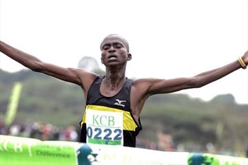 Paul Tanui on his way to winning the senior men's 12km race at the KCB/Athletics Kenya National Cross Country Championships at the Uhuru Gardens in Nairobi (Mohammed Amin/Daily Nation)