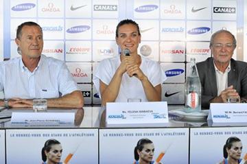 Meeting Director Jean-Pierre Schoebel, Yelena Isinbayeva, and meeting Vice President Bernard Fautrier in Monaco (Herculis Organisers)
