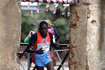 Pauline Korikwiang from Kenya on her way to victory at the 2008 Cinque Mulini (Rosiana Garoglio)
