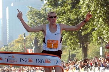 Ryan Hall wins the 2009 ING Philadelphia Distance Run (Organisers)