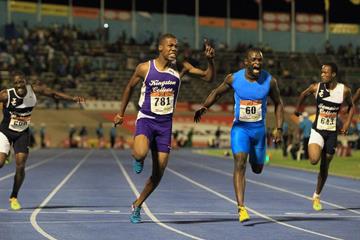 Zharnel Hughes beats Jevaughn Minzie at the 2014 Boys and Girls Championships (Jean-Pierre Durand)