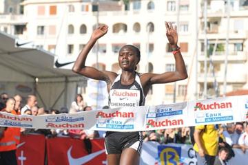 Ines Chenonge takes the 2008 Marseille-Cassis road race (Courtesy of Race Organisers)