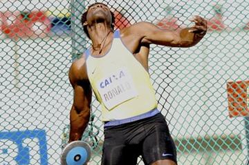 Ronald Julião throwing in Rio at the 2012 Grande Prêmio Brasil/Caixa de Atletismo (Marcelo Ferrelli CBAt)